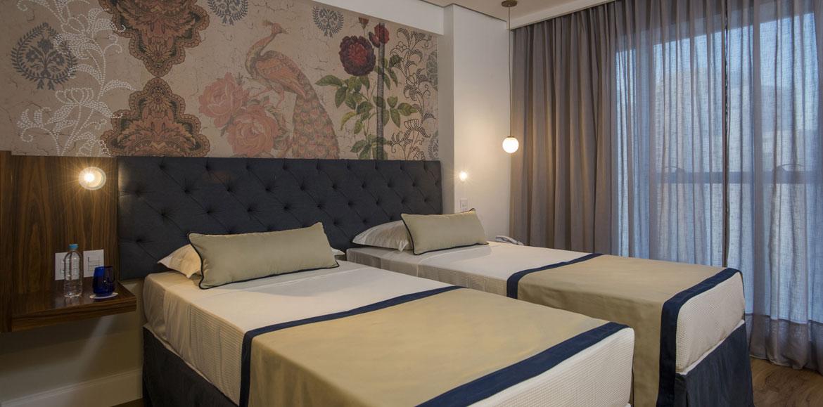 Hotel Luzeiros Recife Exteriör bild The photo shows a modern bedroom featuring two single beds that are neatly made with light-colored blankets and decorative pillows. The headboard of the beds is upholstered in a dark material, giving it a stylish appearance. Behind the beds, there is