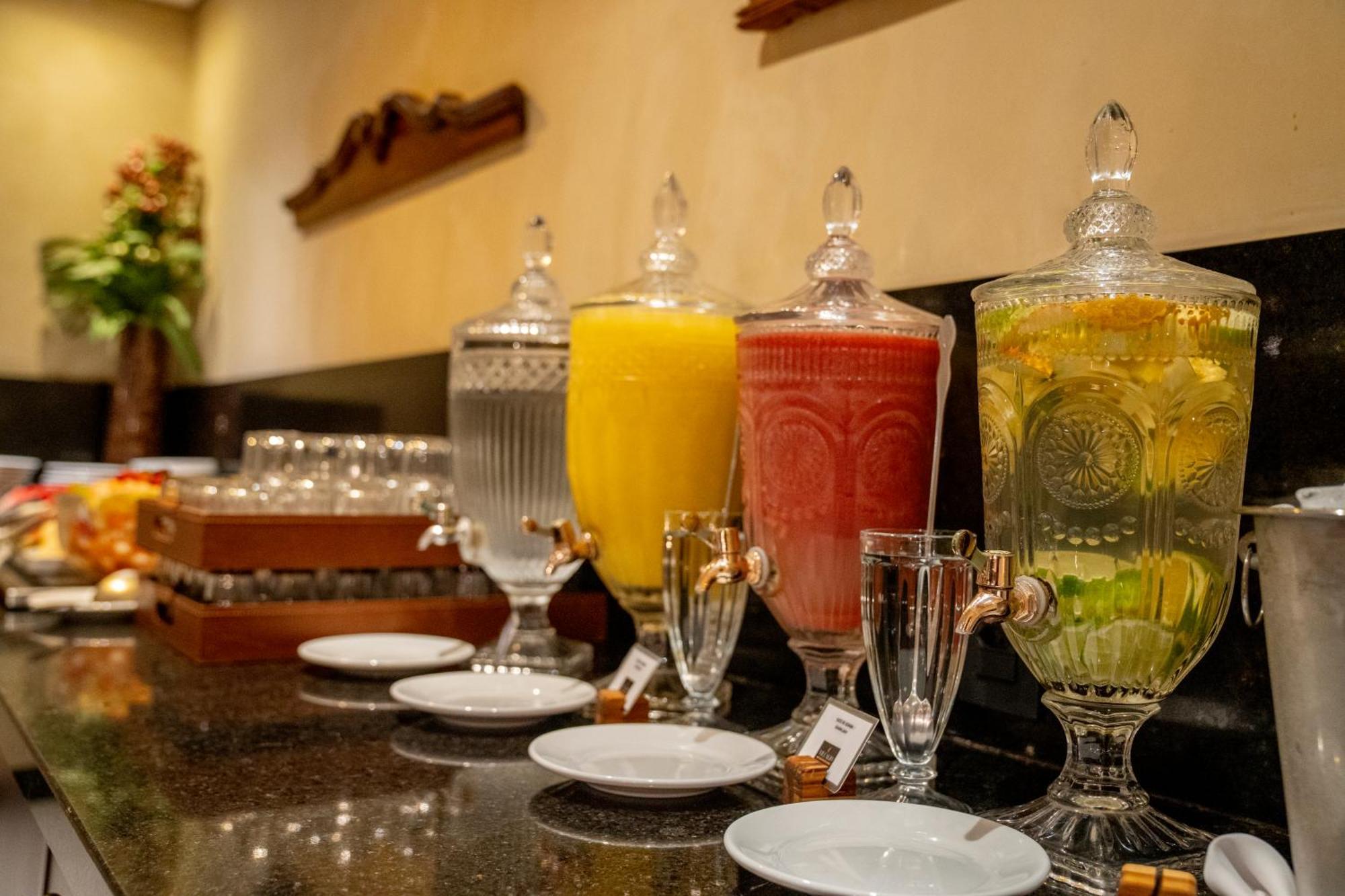 Hotel Luzeiros Recife Exteriör bild A selection of non-alcoholic drinks