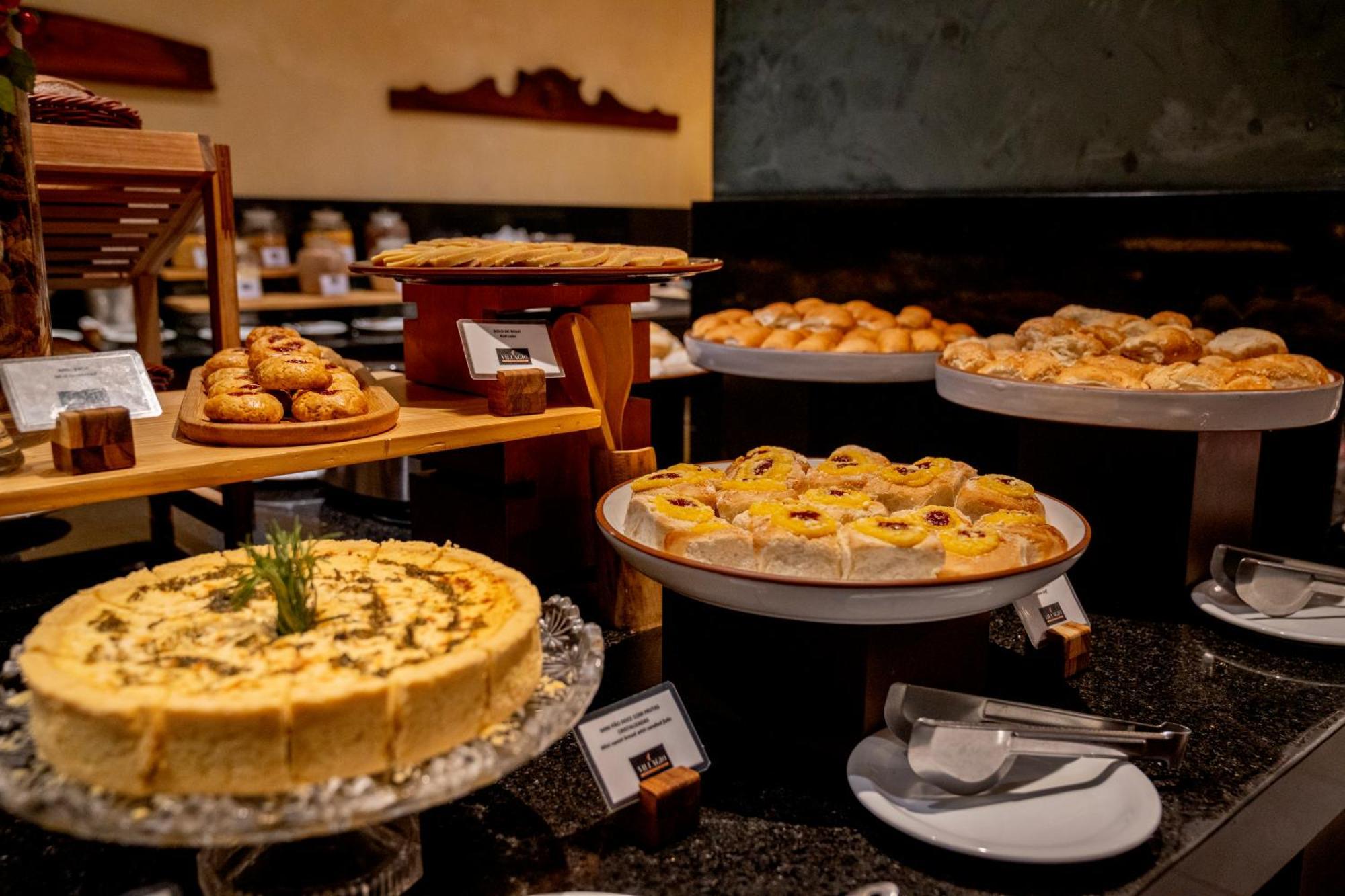 Hotel Luzeiros Recife Exteriör bild A selection of cakes and pastries