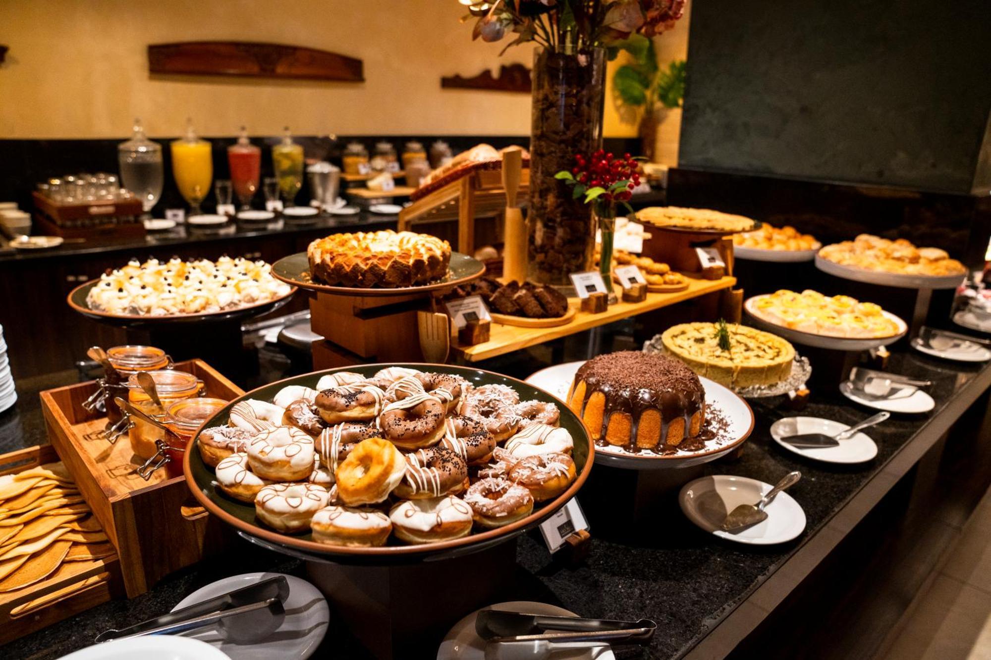 Hotel Luzeiros Recife Exteriör bild A dessert buffet