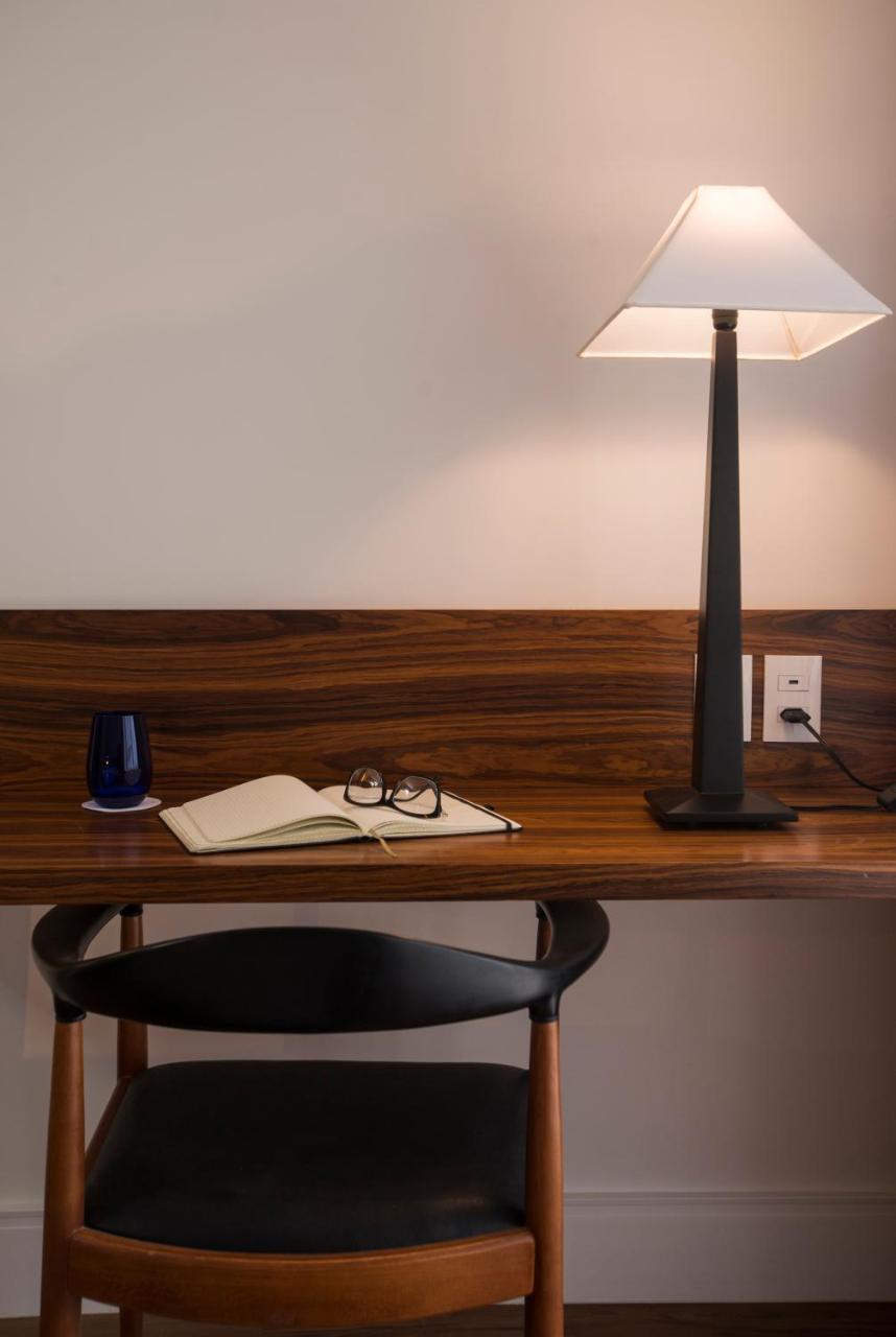 Hotel Luzeiros Recife Exteriör bild A lamp on a desk